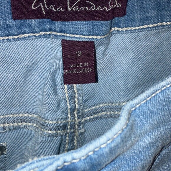 Gloria Vanderbilt Women’s Rail Straight Jeans Size 18 – Light Wash Denim - Picture 2 of 4